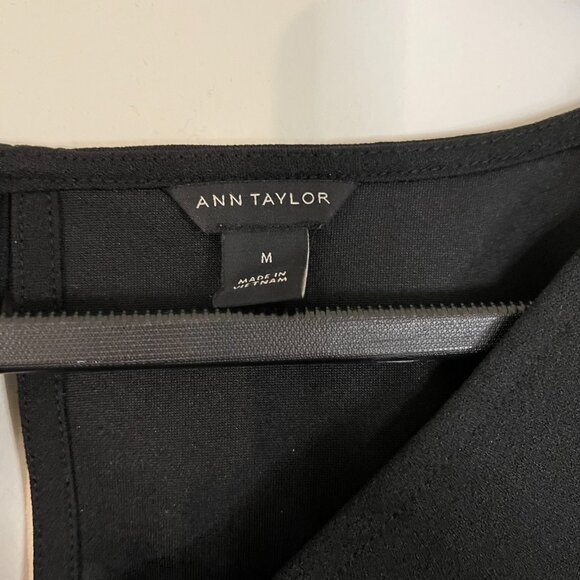 Ann Taylor M Black V‑Neck Boxy Shirt Dress – Modern Tailored Fit - Picture 2 of 10